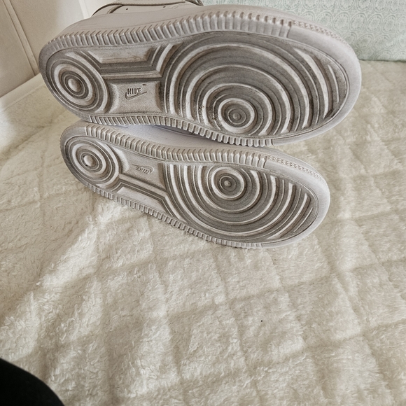 Nike White Kids Sneakers - Picture 7 of 11